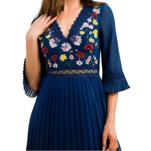 NWT ASOS DESIGN Lace Insert Pleated Midi Dress With Floral Embroidery - Size 6